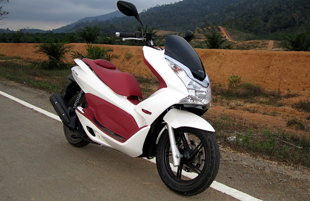 Scooters and motorbikes